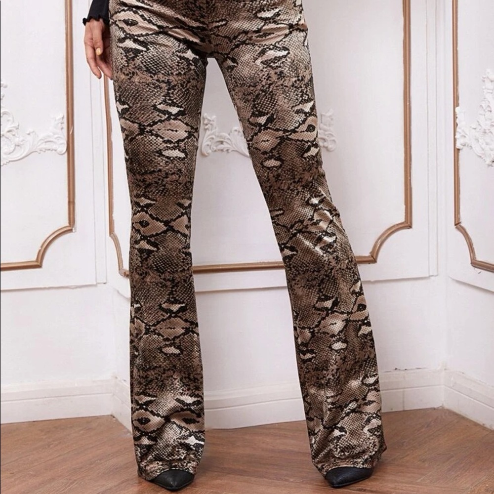 High waisted snakeskin flare pants - Picture 2 of 7